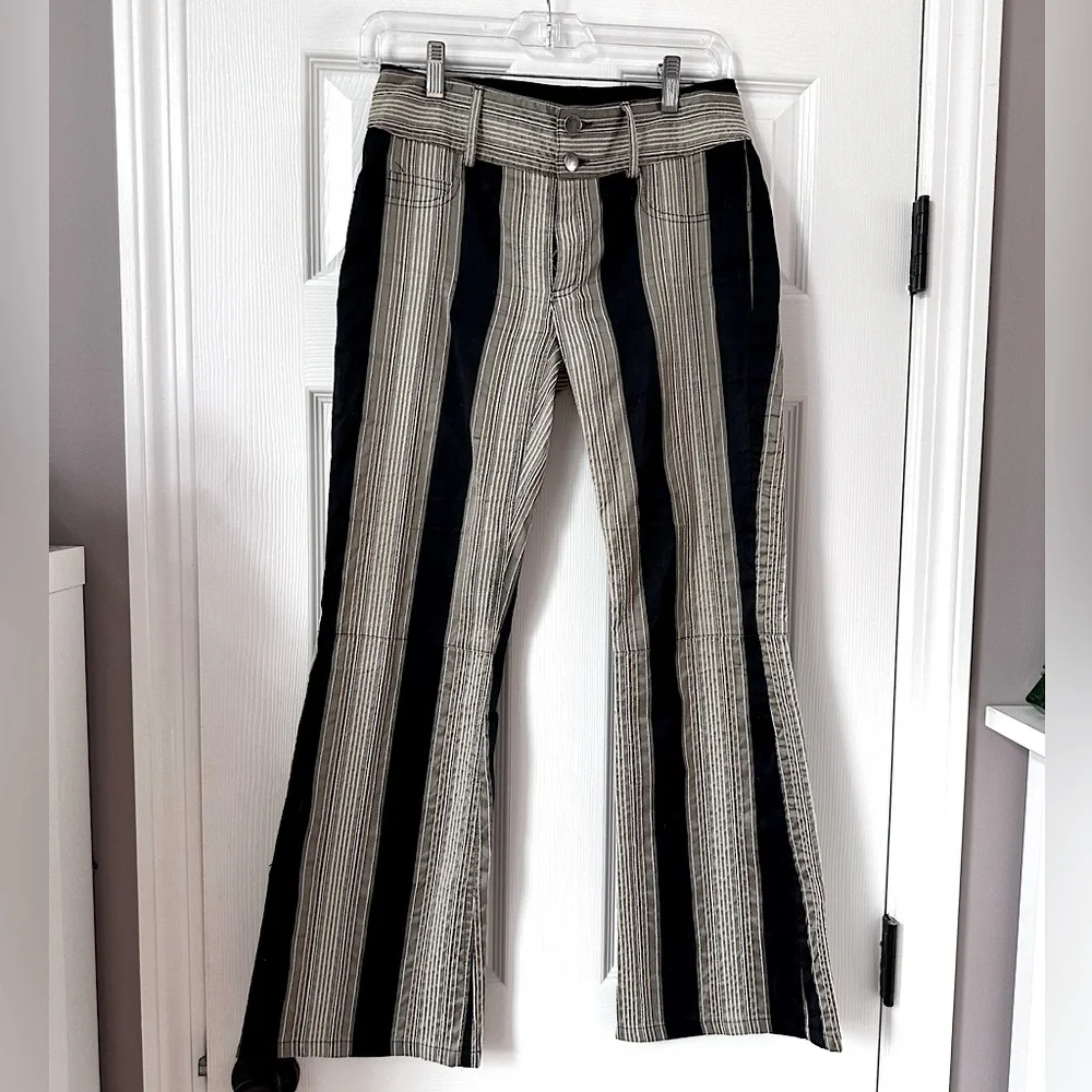 Alice + Olivia Cropped Striped Pants. Size 0 - Picture 1 of 12